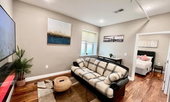 Logan Square Apartamento | 505 Relaxing 1BR apartment in center city of Philly
