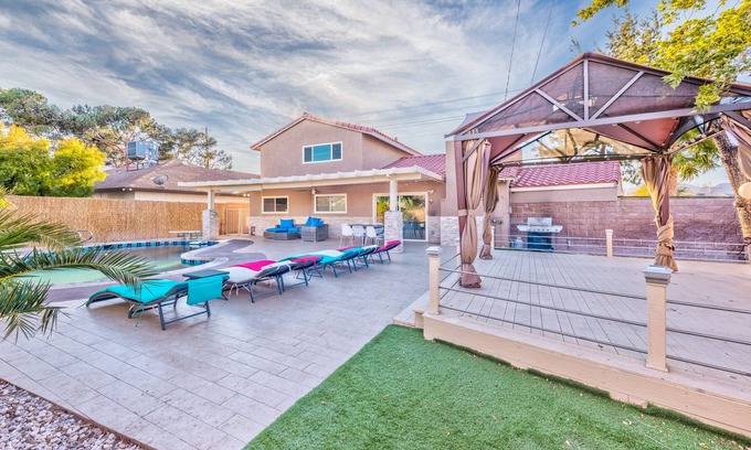 Spanish Oaks Casa | 50k to the space