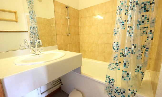 Vallandry Apartamento | 50m del centro estación, 2.o piso, vista estación, balcón, tv, local para esquís, 35m²