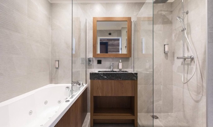 Lanslevillard Apartamento | 150m del centro estación, fitness, piscina, sauna, hammam, balcón, tv, local para esquís, 45m²