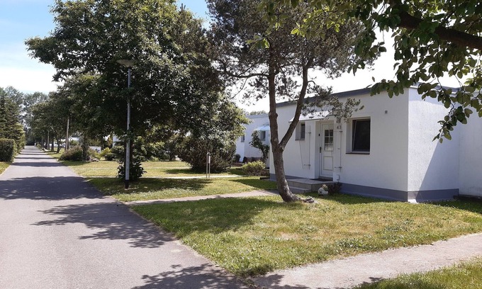 Diedrichshagen Casa | 50m² Holiday Cottage for up to 4 people near the beach, with its own garden, ter