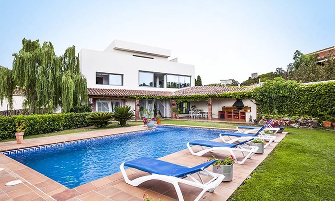 Garriguella Chalet De Esquí | 512 m² Chalet ∙ 4 habitaciones ∙ 12 huéspedes