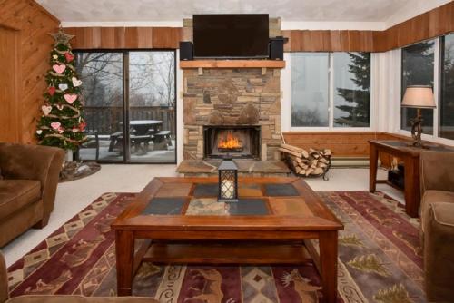 Hidden Valley Casa | 5123 Summit View Court
