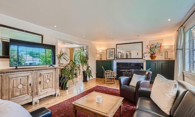 Park East Casa | 5144 Aurora - All