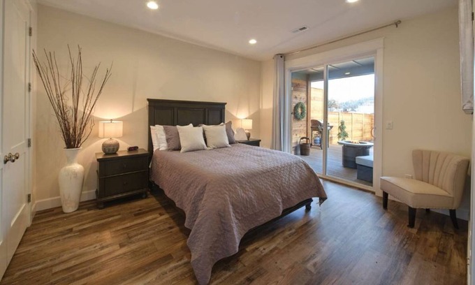 Woodland Casa | 526 Alquiler de viviendas nuevo, de lujo, privado y accesible para personas con discapacidad según la ADA - 3 minutos de la I-5