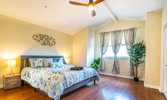 Huntsville Casa | 529 Farmingdale Rd SE MTR · 〚Treehouse Cottage〛- Storybook 3 Bedroom Home!