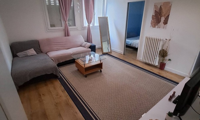 Les Pavillons-sous-Bois Apartamento | 52m2 first floor apartment, 2 bedrooms, private parking