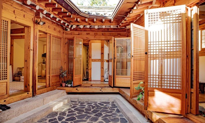 Gahoe-dong Casa | 52salon Hanok Guesthouse