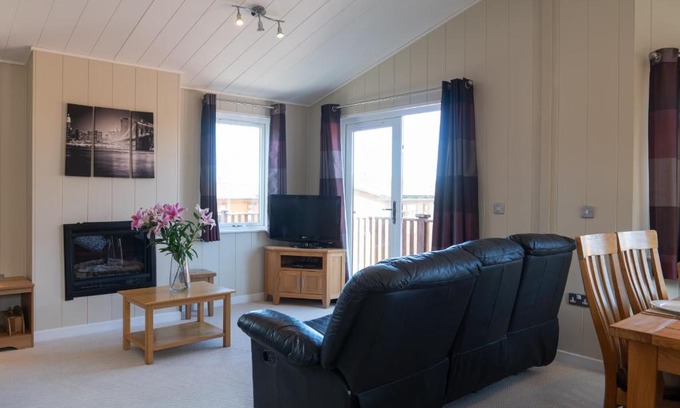 Mullacott Casa | 54 Meadow View Lodge - 3 Bed-Sleeps 6-TJS54MV