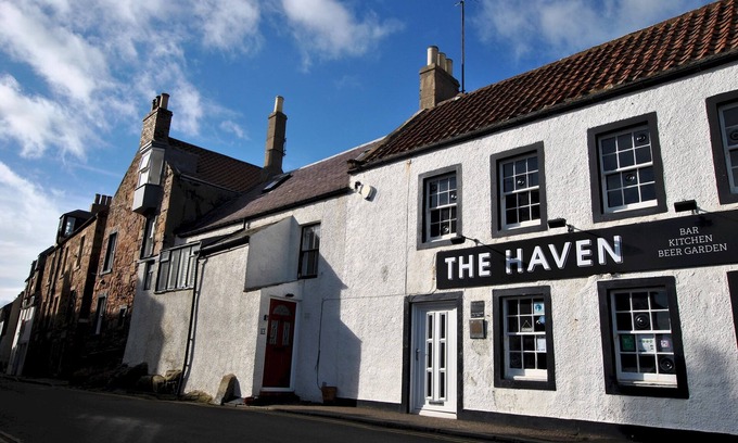 Cellardyke Casa | 54 On the Rocks- characterful coastal cottage
