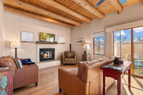Northeast Santa Fe Casa | 544 Del Norte