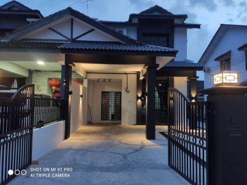 Bukit Bakri Casa | 55 homestay 4-bedrooms guesthouse in Bukit Bakri Muar Johor