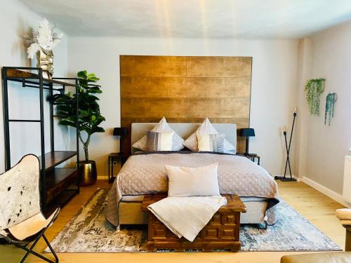 Geisenkopf Apartamento | 55 qm Apartment mit Whirlpool Saarbrücker Uni Nähe