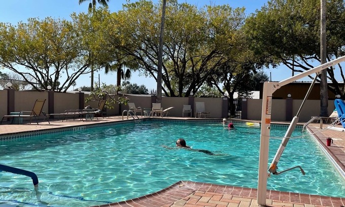 Pharr Casa | 55&Up? ENJOY a bargain in Rio Grande Valley! Gated, Great Pool & Warm Sunshine!
