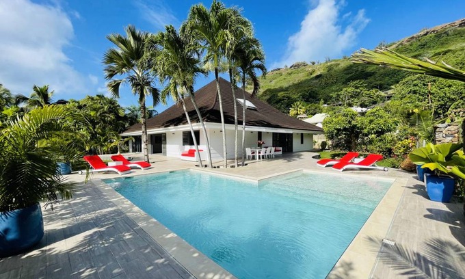 Nunue Villa | 350 m² Villa ∙ 3 habitaciones ∙ 6 personas