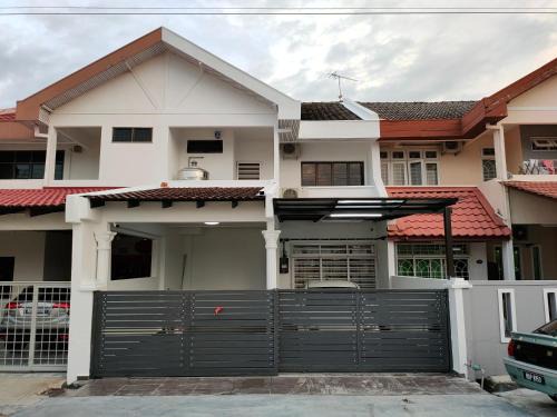 Taman Kota Laksamana Casa | 58 Kota Laksamana - Near Jonker Street for 10 to 15 Pax