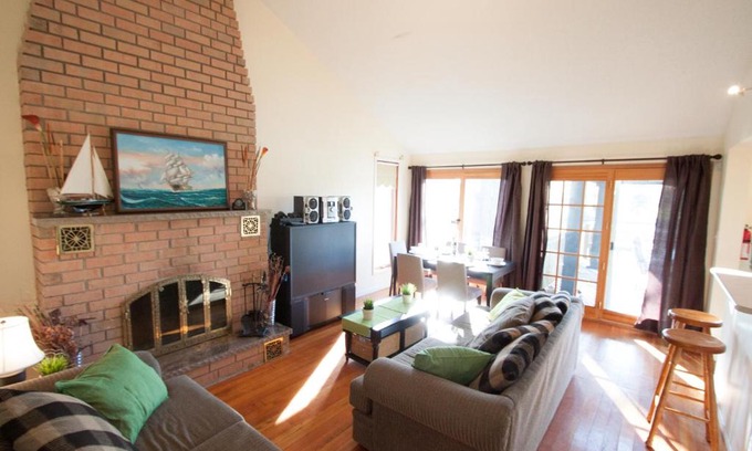 Wasaga Beach Casa | 58 River Rd. East