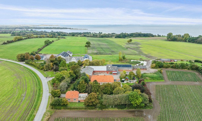 Skovbyballe Casa | 580 m2 countryside idyll with activity room