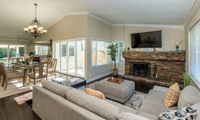 Yorba Linda Casa | 5B2B Home in quiet Neighborhood