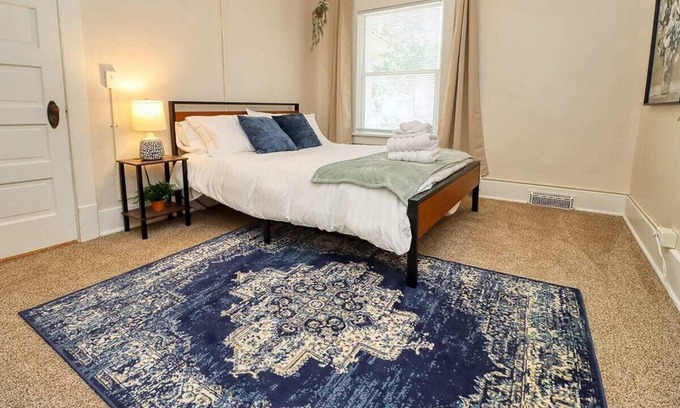Near South Casa | 5bd 1b 10 guest Spacious bedrooms