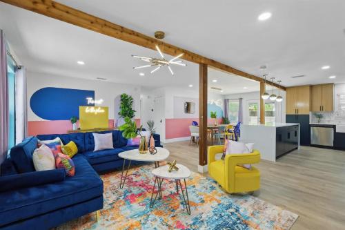 Park Central Casa | 5BD,2BA Cheerful Retreat with Backyard