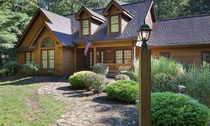 Lake Harmony Cabina | 5BD/3BA w/Game Room in Split Rock, Near Jack Frost