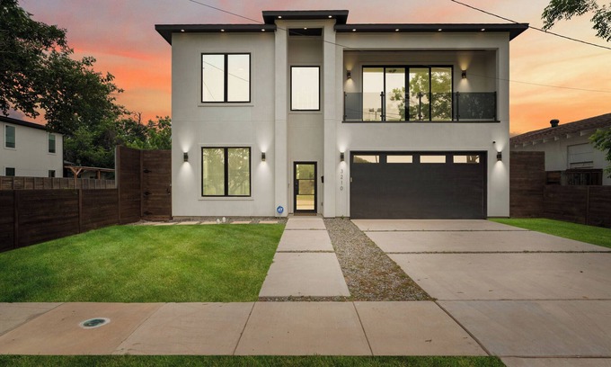 West Dallas Casa | 5bd|4br Modern Home w/ Pool
