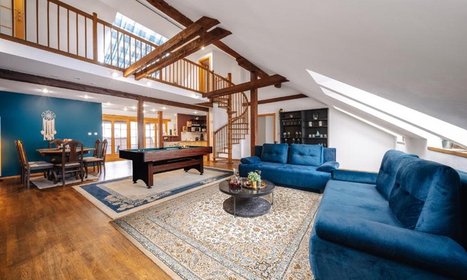 Smichov Apartamento | 5BD Duplex - Billiard - Home Cinema - Central