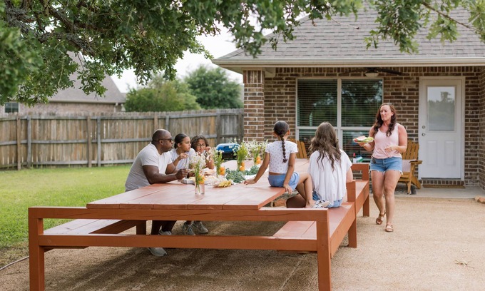 College Station Casa | 5BD Retreat - Pool Access & Bkyd - 5 Mins to T A&M - Pet Friendly!