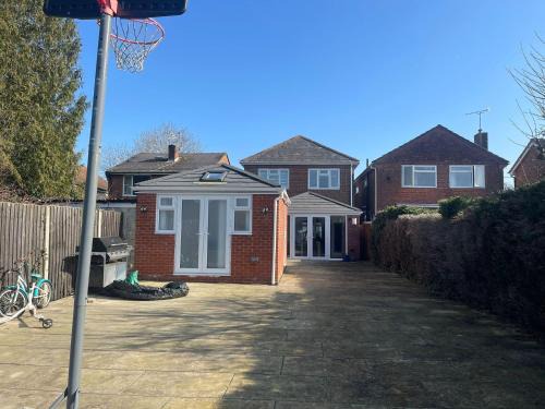 West End Casa | 5beds10people 5minutes dr airport train station