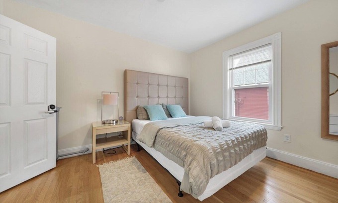 Allston Apartamento | 5BR 2BTH Bright & Spacious Apt in Brighton