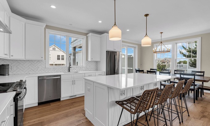 Manasquan Casa | 5BR/3.5BA with Oceanview Sundeck, One Block from the Beach