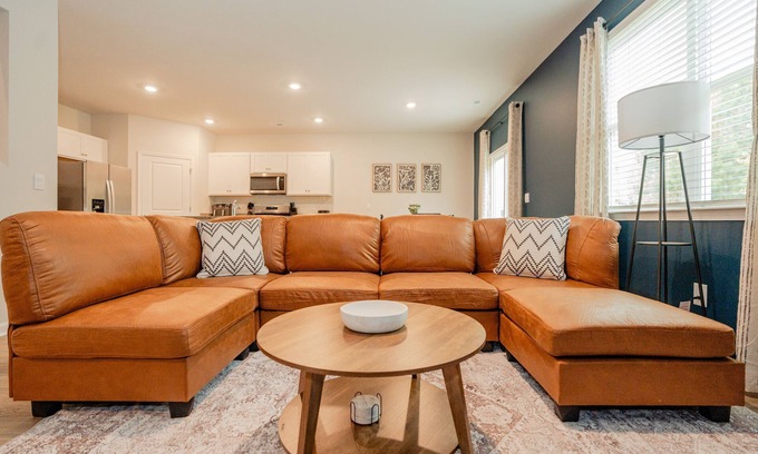 Wilmington Casa | 5BR/3B, Sleeps 13, Pets+, Garage - Blue