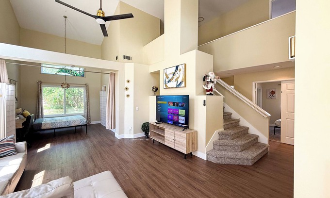 Fontana Casa | Spacious 5BR Family-Friendly Home in Fontana Near Parks & Shopping