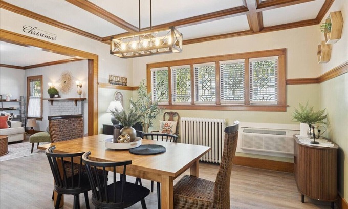 John Ball Park Apartamento | 5BR/3BA Near Downtown & Medical Mile Fenced Yard
