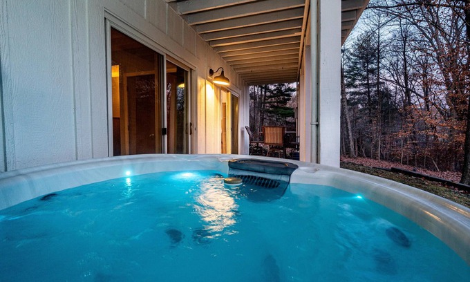 Gnaw Bone Casa | 5BR 4BA house on shared lake