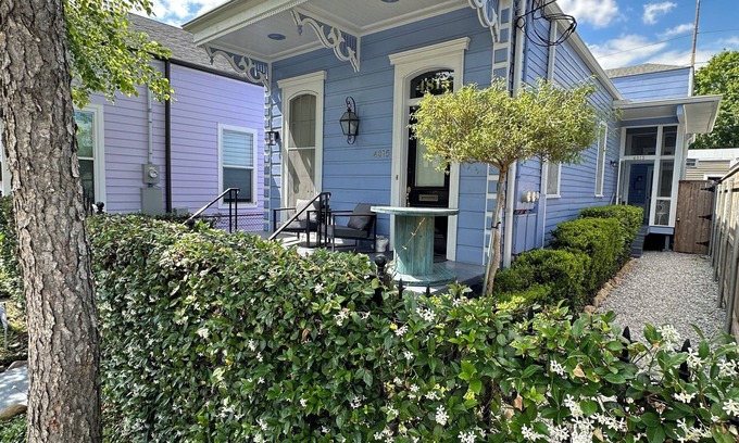 West Riverside Casa | 5BR Beautifully Restored Historic New Orleans Home-Privacy Gate & Screened Porch