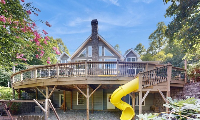 Sylva Casa | 5BR Charming home with Hot tub, Game room and Front Deck