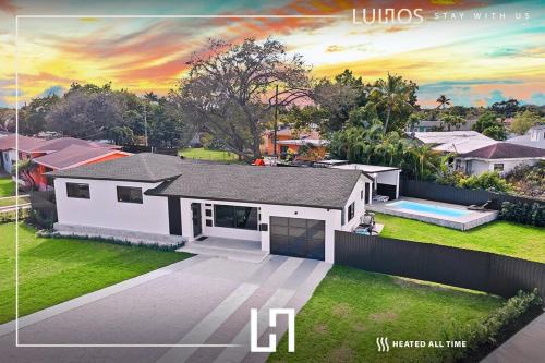 Miami Gardens Casa | 5BR Entertainer's Dream Pool, Courts & Game Room L38