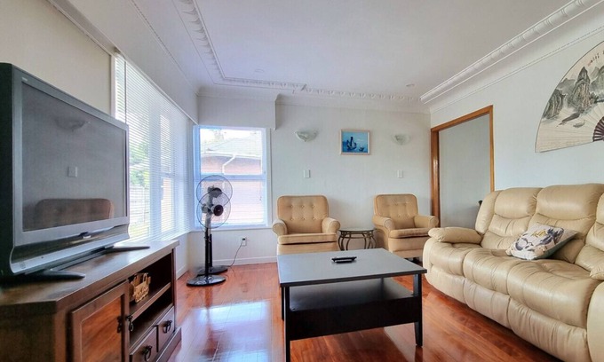 Hillsborough Casa | 5BR Family House in Hillsborough