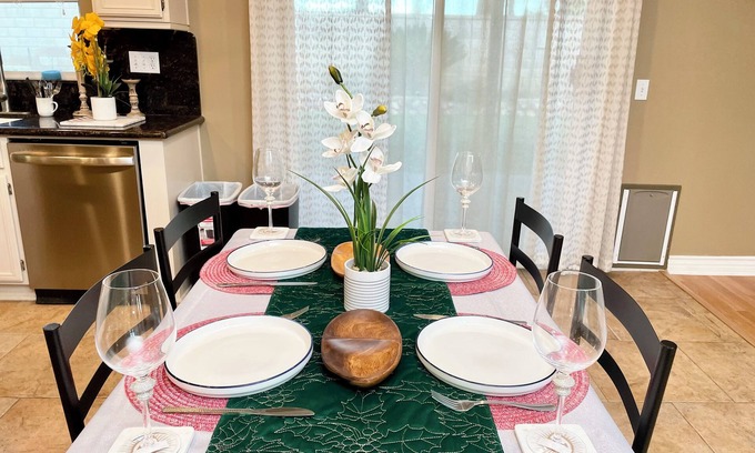Fontana Casa | 5BR Fontana Group Stay Near Golf & Shops