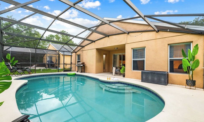 Sandy Ridge Villa | 5BR Heated Pool & Grill w/ Pool Table & Darts!