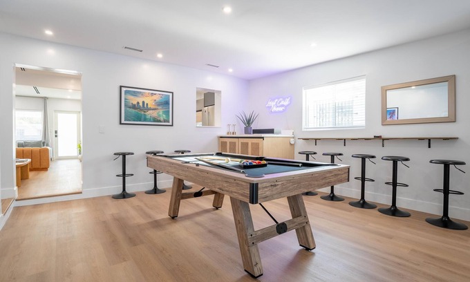 Liberty City Casa | 5BR HotTub / PoolTable / MiniGolf / 7 min to Wynwood