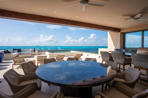 Isla Mujeres Apartamento | 5BR Luxury Beachfront Penthouse w/Private Pool