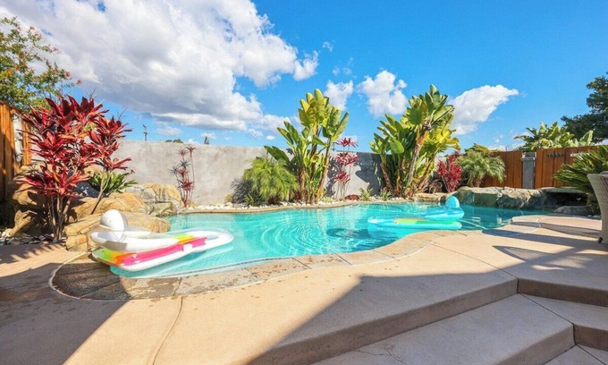 Paradise Hills Casa | 5BR | Luxury Home | Salt Water Pool | Hot Tub | Fire Pit