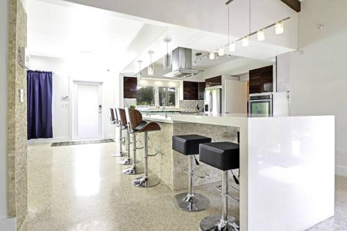 Seybold Casa | 5BR Miami Oasis w Pool Near Design District