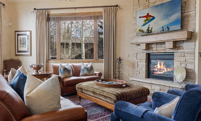 Edwards Casa | 5BR Mountain Retreat w/ Private Hot tub, Fire Pit, on Arrowhead Skier Shuttle