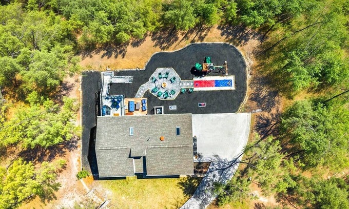 Massanutten Casa | 5BR Movie Theater, Hot Tub, Bowling, Fire Pit!