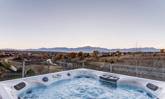Northeast Colorado Springs Cabaña | 5BR Mtn Views Family Getaway HOT TUB
