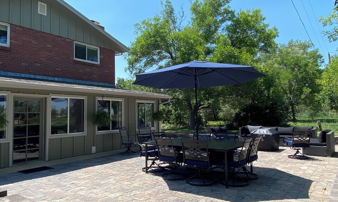 Broomfield Casa | 5BR Peaceful Farmhouse on 2+ acres - Private hot tub & cozy firepit